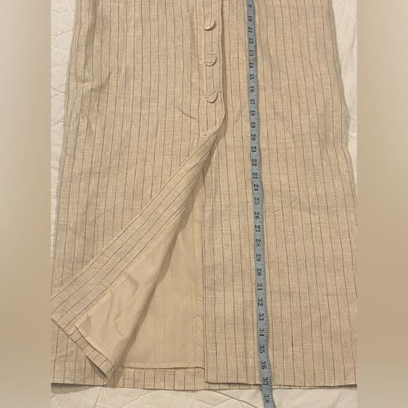 NWT H&M BUTTON-FRONT LINEN SKIRT Light beige/Pinstriped Size 10 - Picture 8 of 8